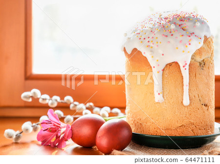 Easter cake with eggs, willow and flower. Easter Easter cake with eggs, willow and flower. Easter 64471111