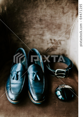 Man's shoes with belt and parfume 64471195