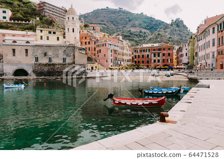 Vernazza view in Cinque Terre 64471528