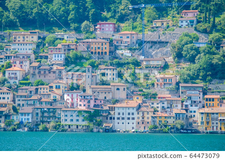 瑞士盧加諾湖畔甘德里亞村 64473079
