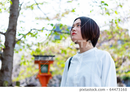在京都觀光的女人 在京都觀光的女人 64473168