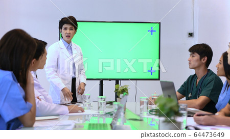 Medical concept. The doctor is explaining the 64473649