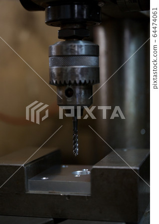 Tapping process with tapping machine Tapping process with tapping machine 64474061