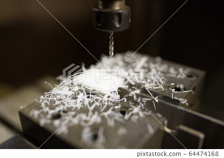 在加工中心攻絲 64474168