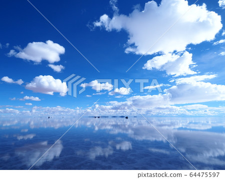 Uyuni salt lake   64475597