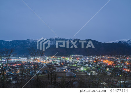 大町市夜景和北阿爾卑斯山：大町公園攝影大町市 64477354