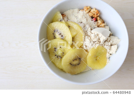 Put gold kiwi and protein in cereal 64480948