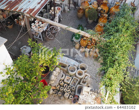 The piece of pottery seen from above 64483102