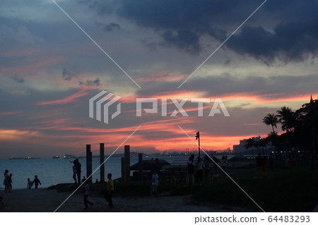 海邊的夜景 海邊的夜景 64483293