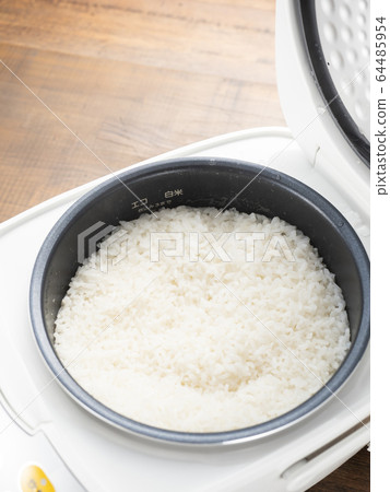 Freshly cooked rice rice cooker 64485954