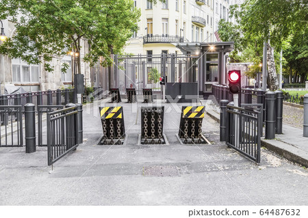 entrance to the underground garage 64487632