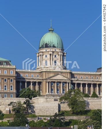 The central part of the royal palace 64487942