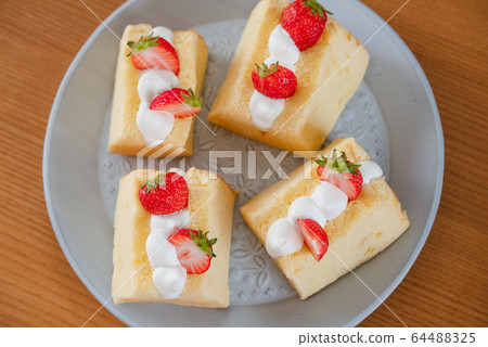 Chiffon cake sand Chiffon cake sand 64488325