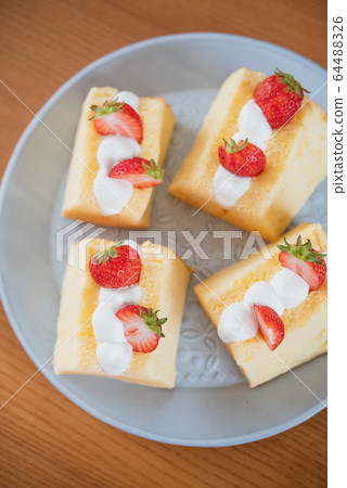 Chiffon cake sand Chiffon cake sand 64488326
