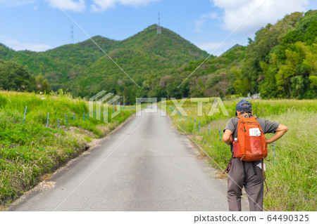A mountaineer aiming for the famous mountain of Tamba, Kokuzosan (Sanda City, Hyogo Prefecture) * The shooting position in the comment section 64490325