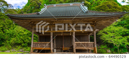 Kokuzo-do of Mt. Kokuzo, the famous mountain of Tamba (Mita City, Hyogo Prefecture) 64490329