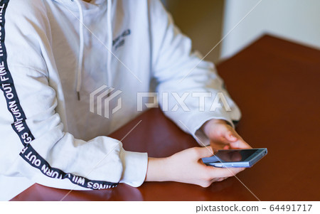 智能手機SNS看到成癮答錄機通信女初中高中生日語生活封閉 智能手機SNS看到成癮答錄機通信女初中高中生日語生活封閉 64491717