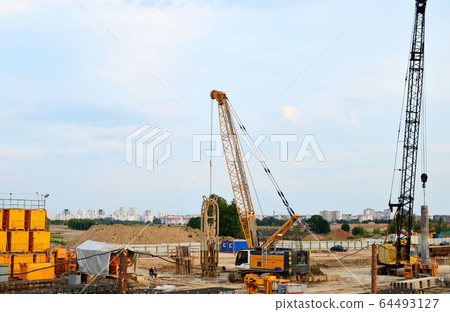 Duty cycle crawler crane machine for dredging, dragline operation or foundation work Duty cycle crawler crane machine for dredging, dragline operation or foundation work 64493127