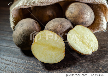 Potatoes 64493360