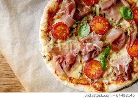Homemade pizza napolitana 64498146