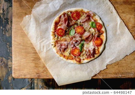 Homemade pizza napolitana Homemade pizza napolitana 64498147