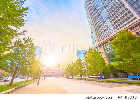 清晨東京站動畫風格 64499339