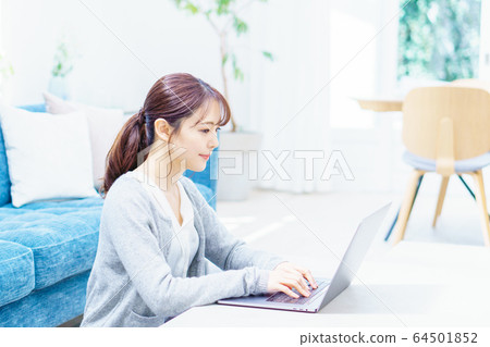 Young woman laptop Young woman laptop 64501852