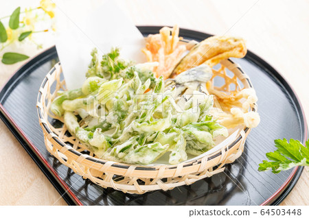 Tempura of wild plant 64503448