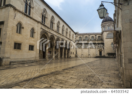杜布羅夫尼克,克羅地亞杜布羅夫尼克神父宮,杜布羅夫尼克大教堂在冬天 杜布羅夫尼克,克羅地亞杜布羅夫尼克神父宮,杜布羅夫尼克大教堂在冬天 64503542