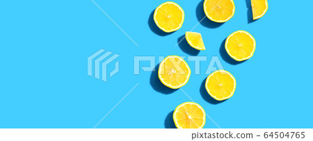 Fresh yellow lemons overhead view Fresh yellow lemons overhead view 64504765