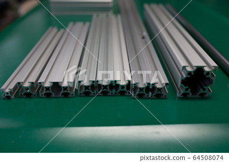 Cut aluminum frame 64508074
