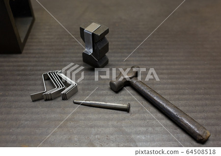 Scoring work at holes 64508518