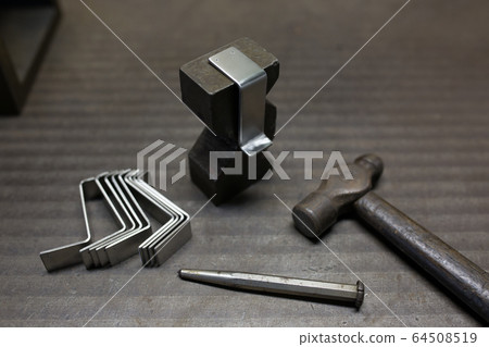Scoring work at holes Scoring work at holes 64508519