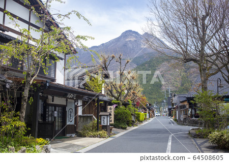 Yufuin Yu沒有Tsubota高速公路 64508605