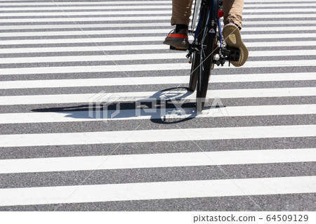 人行橫道街角人行人 64509129