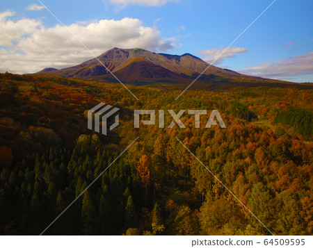 Iinawa mountain in autumn 64509595