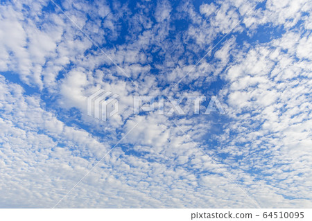 Cloudscape with altocumulus clouds, Altocumulus 64510095