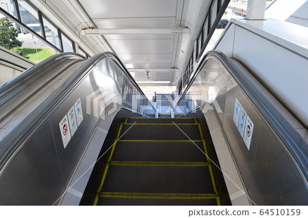 Escalator at railway station 64510159