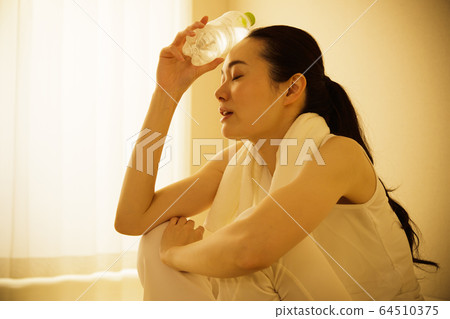 瑜伽普拉提健身操 64510375