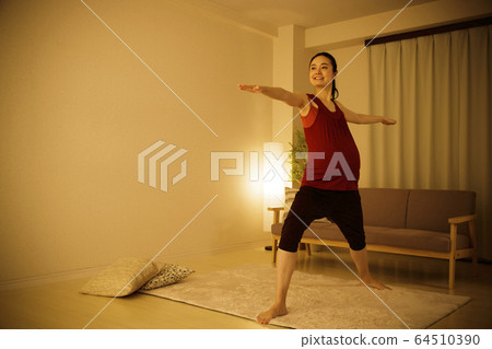 瑜伽普拉提健身操 64510390