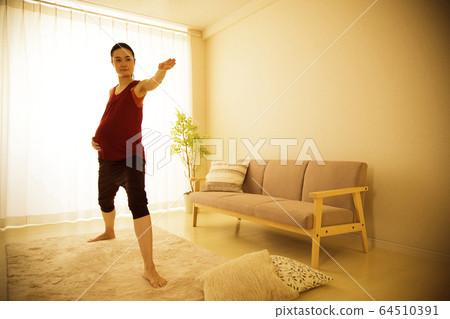 瑜伽普拉提健身操 64510391