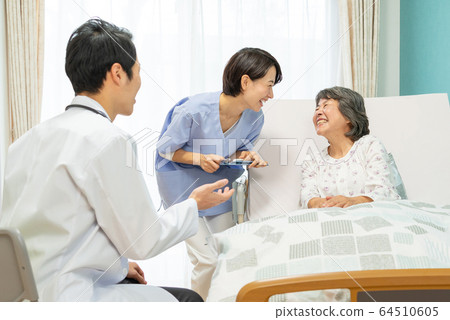 Sickroom examination medical image 64510605