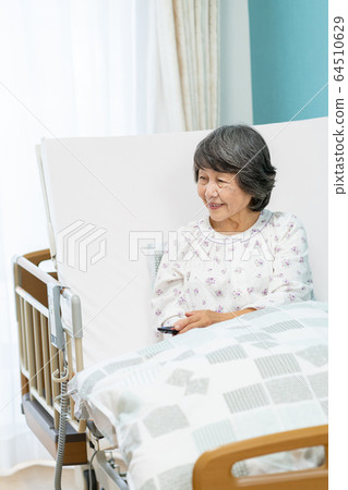 Senior woman hospital room hospitalized medical image Senior woman hospital room hospitalized medical image 64510629