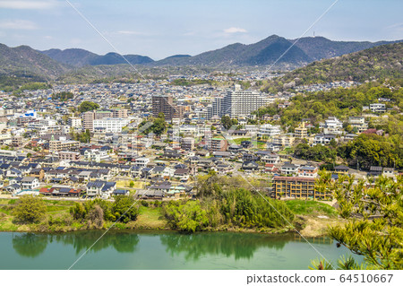 岐阜縣上賀原市城市景觀木曾川和城市景觀 64510667