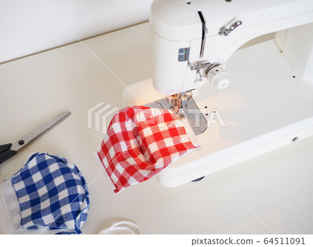 布口罩和縫紉機 64511091