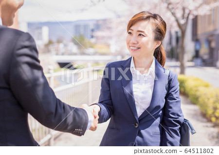 Company employee going around 64511802