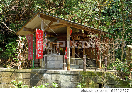 Walk in Setagaya: Todoroki Fudoson Fudo Falls and Inari Daimyojin Walk in Setagaya: Todoroki Fudoson Fudo Falls and Inari Daimyojin 64512777