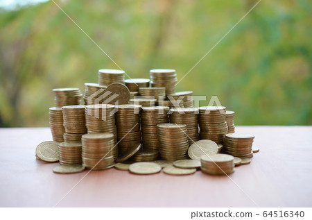 Big amount of shiny ukrainian old 1 hryvnia coin 64516340