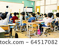 學生在小學教室舉手1 64517082