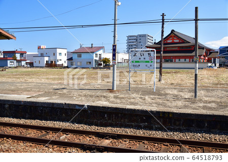 Take a picture of the scenery of JR Yoichi Station in Yoichi-cho, Hokkaido in spring 64518793